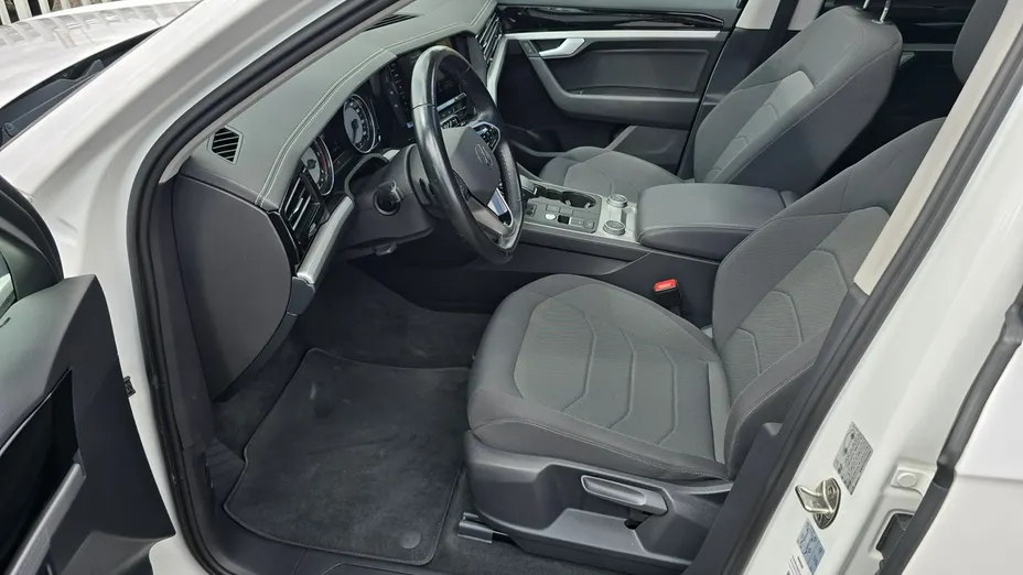 VOLKSWAGEN Touareg -