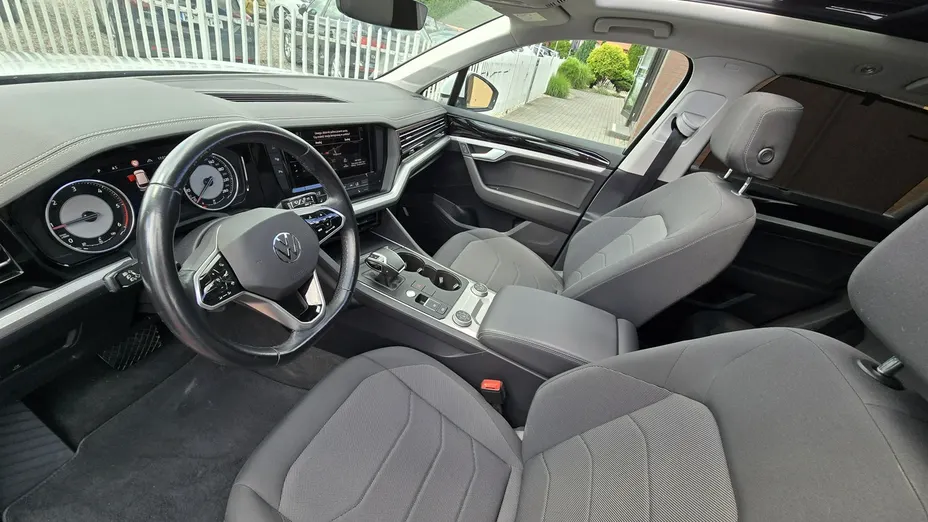 VOLKSWAGEN Touareg -