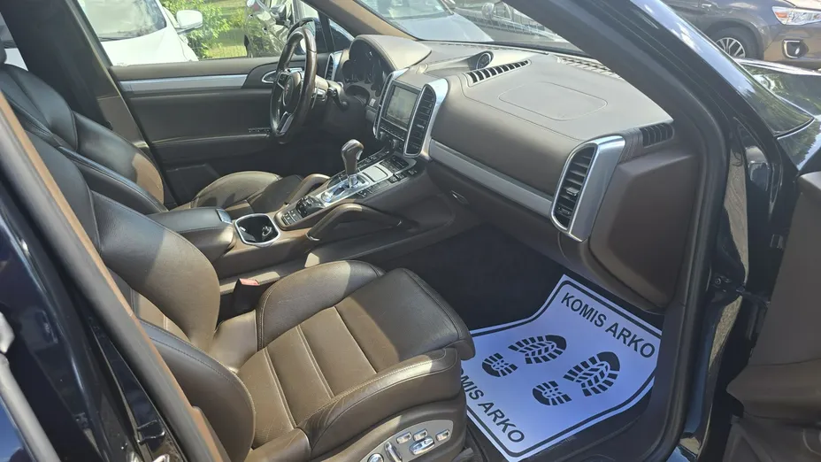 PORSCHE Cayenne -
