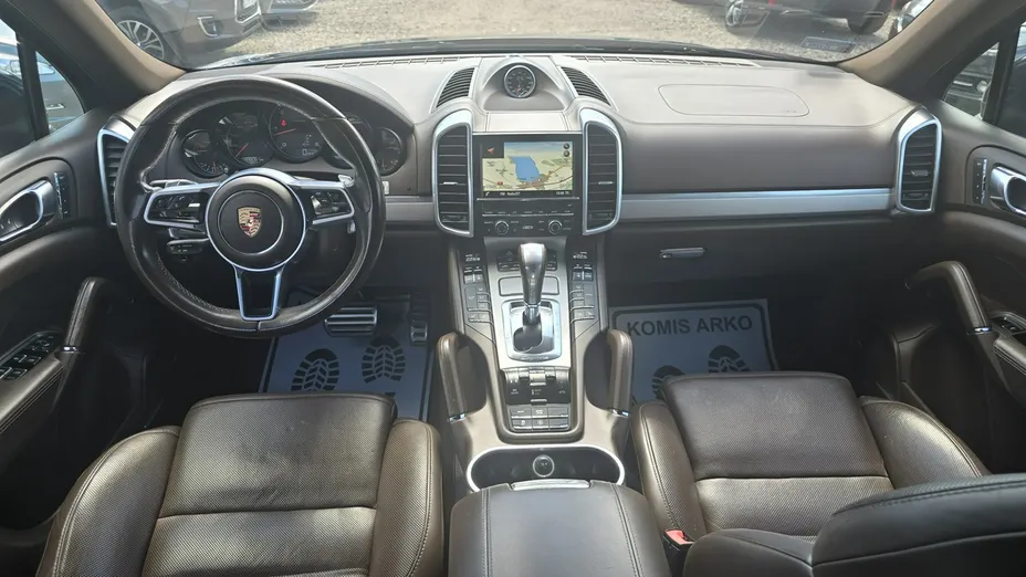 PORSCHE Cayenne -