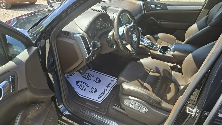 PORSCHE Cayenne -