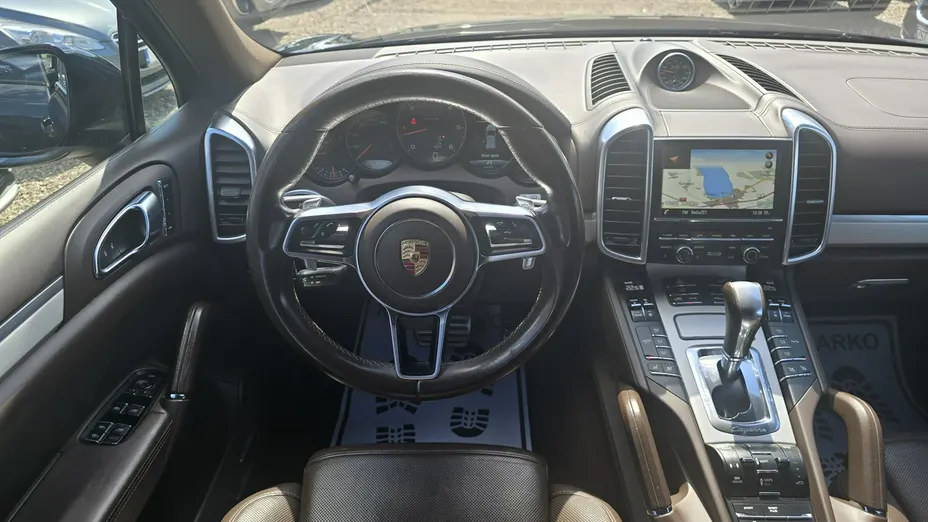 PORSCHE Cayenne -