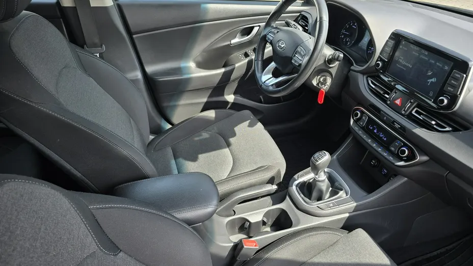 HYUNDAI i30 -