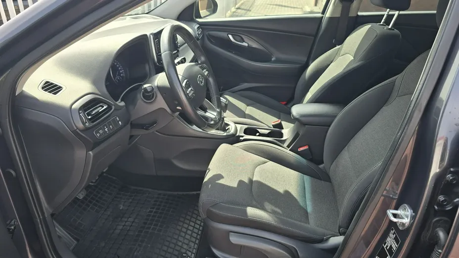 HYUNDAI i30 -