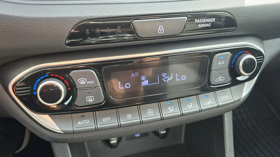 HYUNDAI i30 -