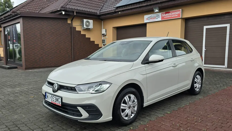 VOLKSWAGEN Polo -