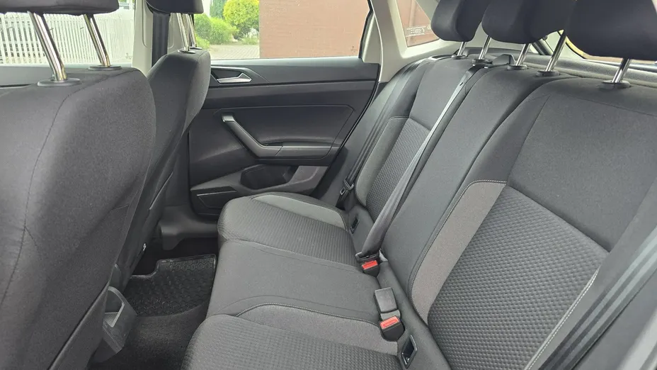 VOLKSWAGEN Polo -