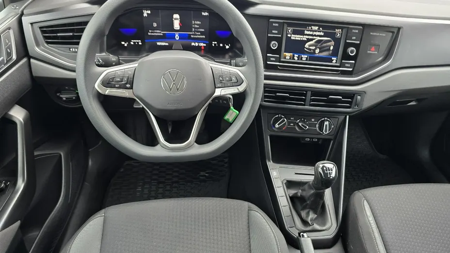 VOLKSWAGEN Polo -