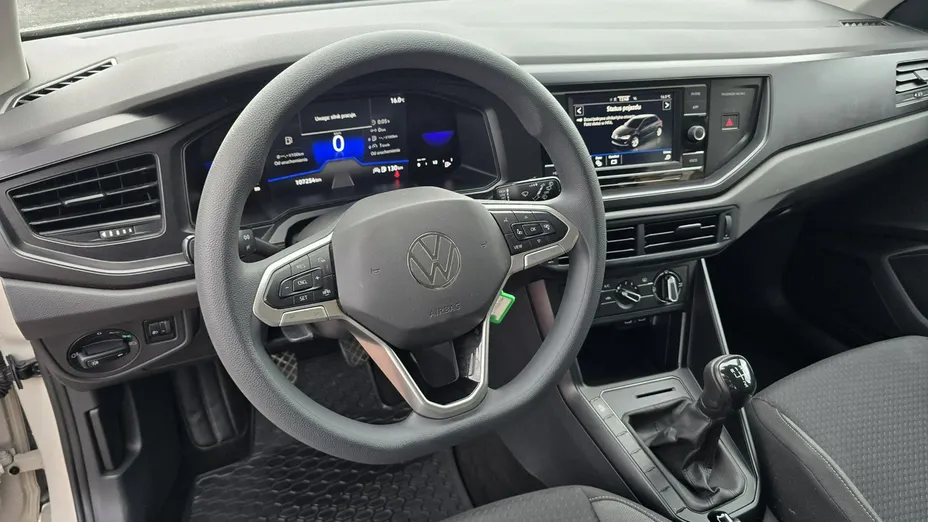 VOLKSWAGEN Polo -