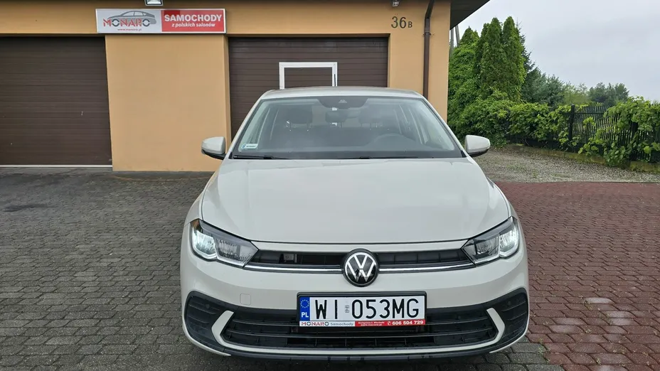 VOLKSWAGEN Polo -