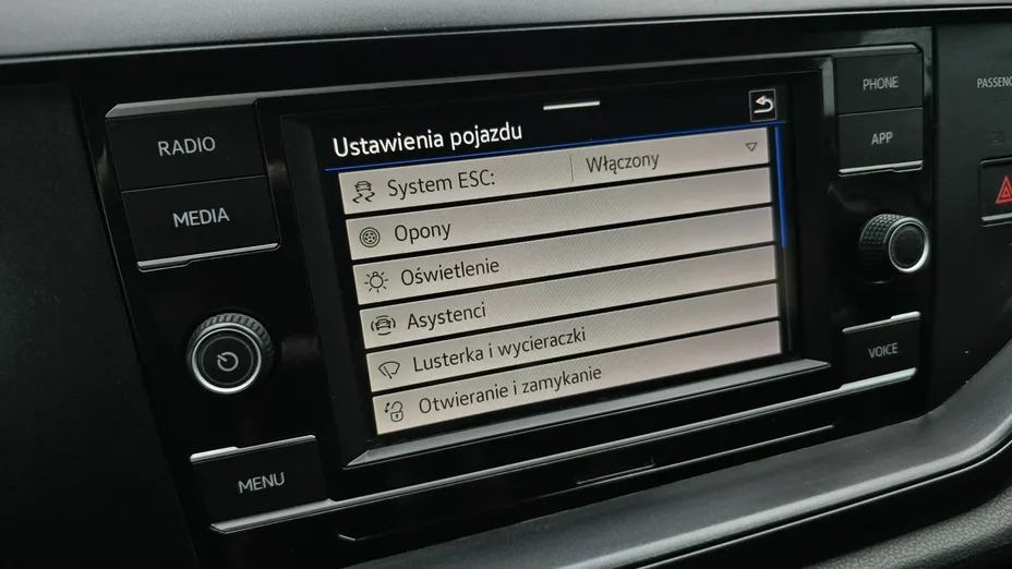 VOLKSWAGEN Polo -