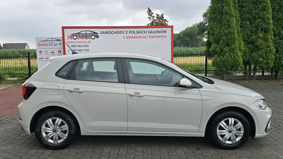 VOLKSWAGEN Polo -