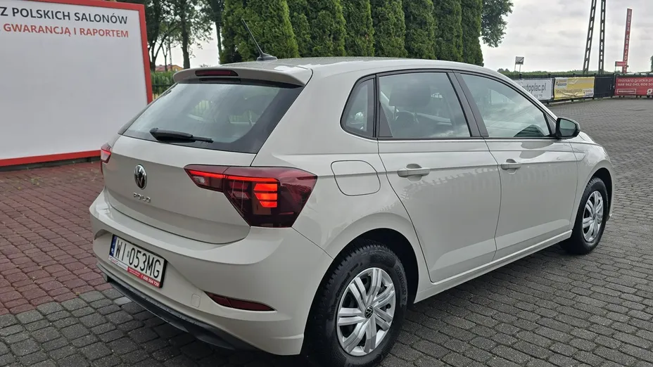 VOLKSWAGEN Polo -