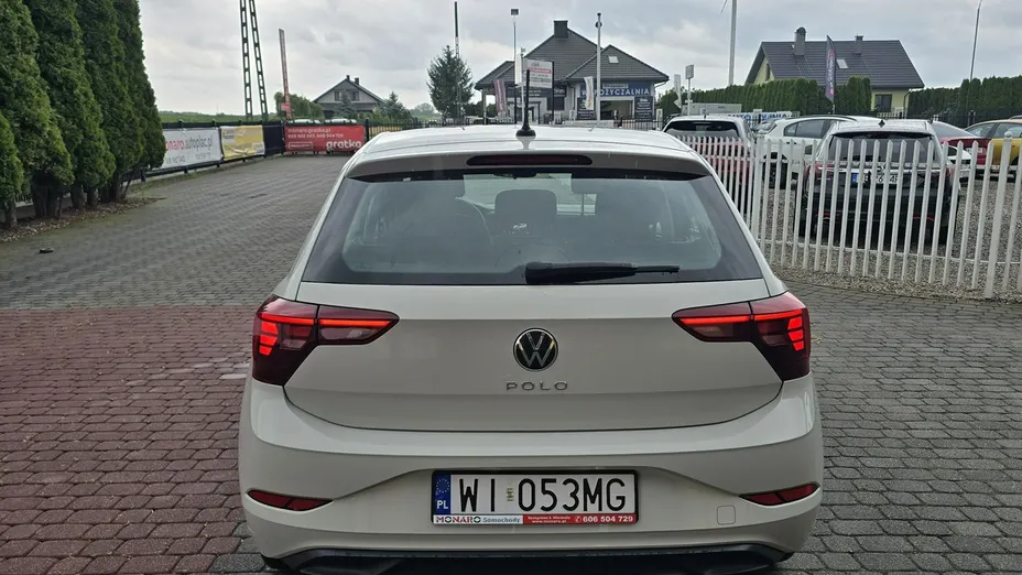 VOLKSWAGEN Polo -
