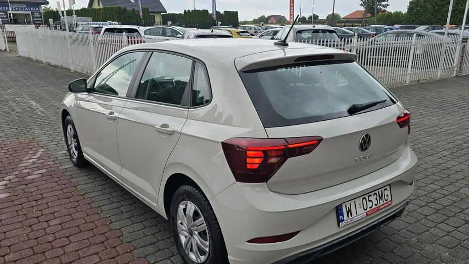 VOLKSWAGEN Polo -