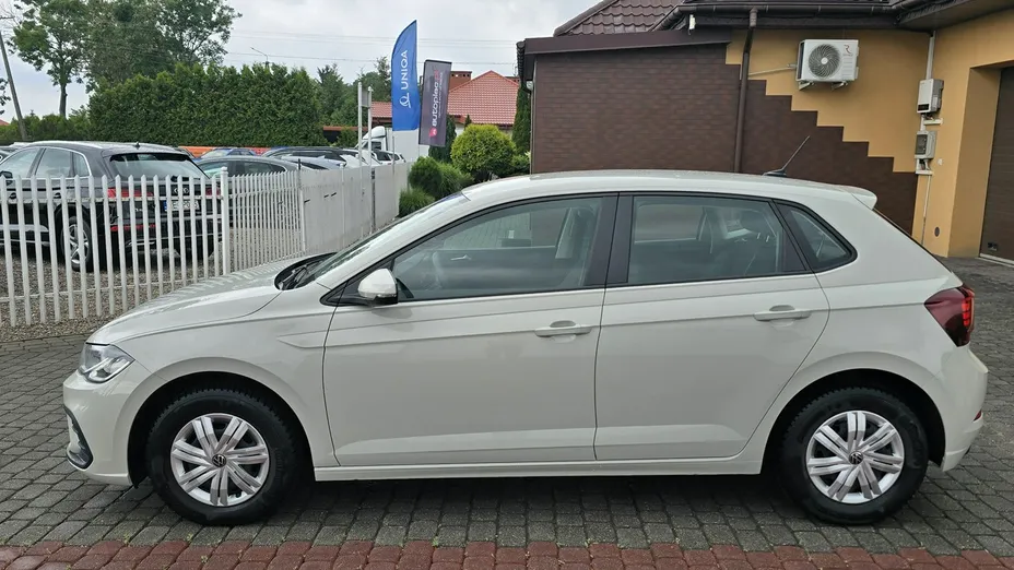 VOLKSWAGEN Polo -