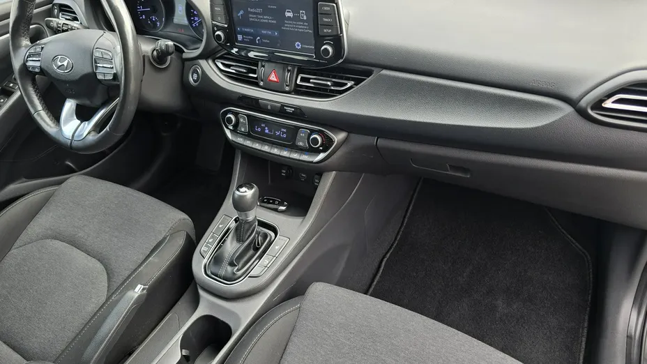 HYUNDAI i30 -