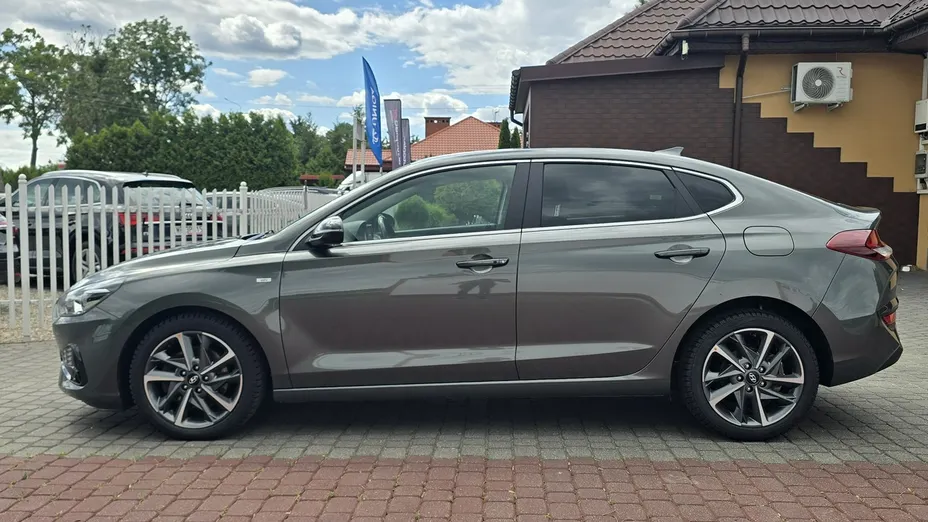HYUNDAI i30 -