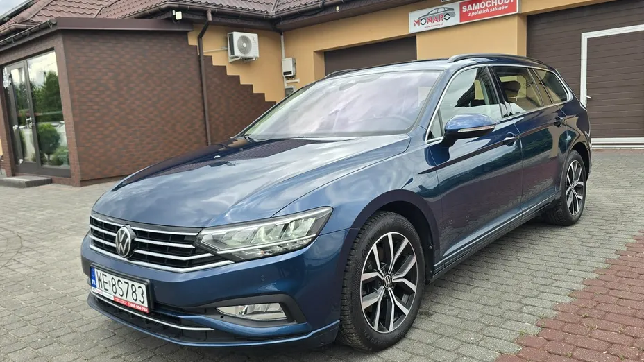 VOLKSWAGEN Passat -