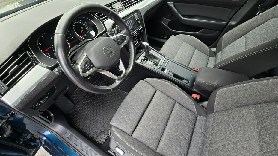 VOLKSWAGEN Passat -