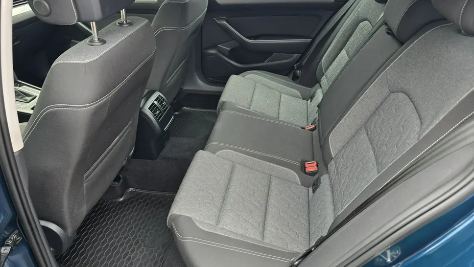 VOLKSWAGEN Passat -