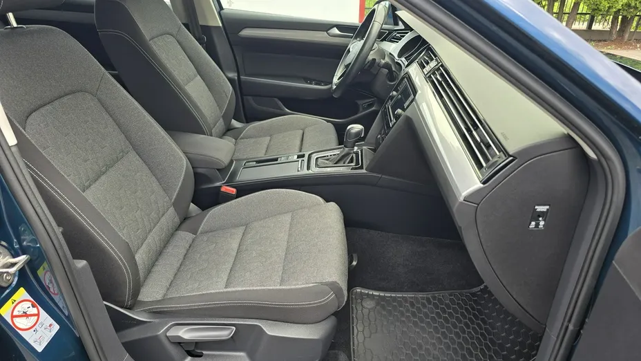VOLKSWAGEN Passat -