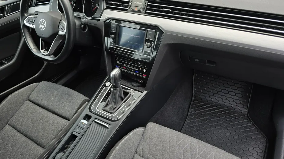 VOLKSWAGEN Passat -