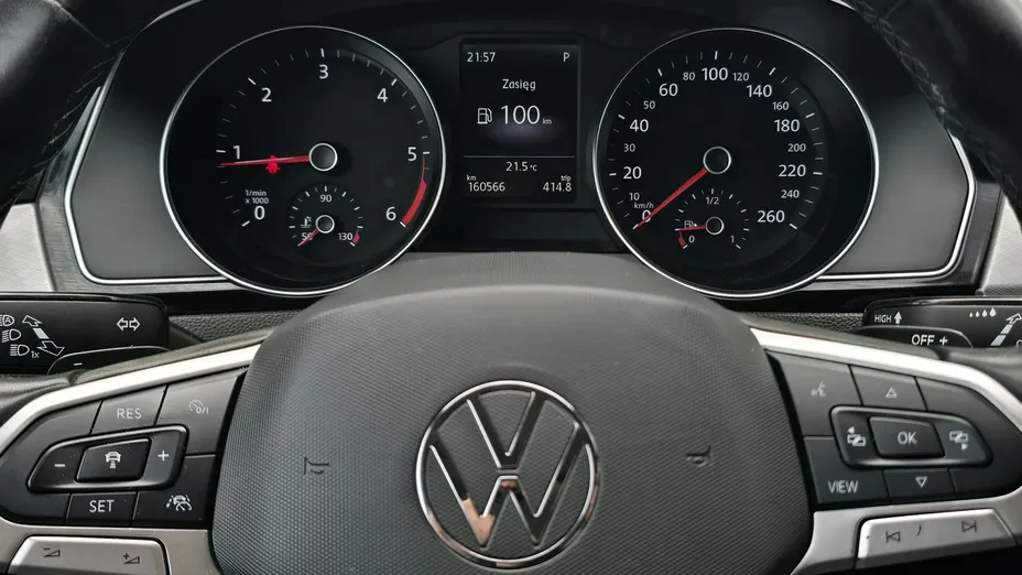 VOLKSWAGEN Passat -