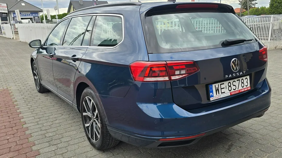 VOLKSWAGEN Passat -