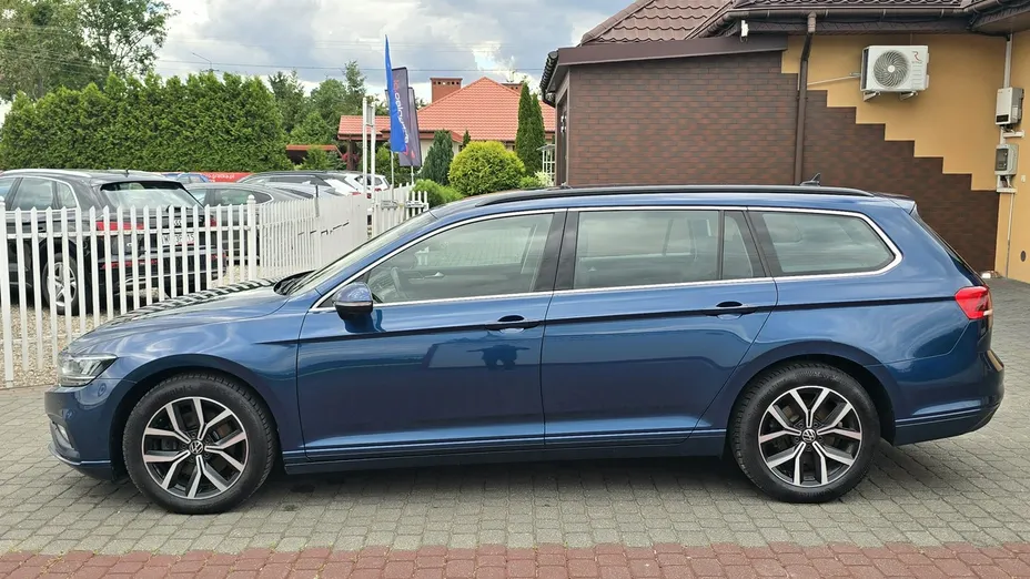 VOLKSWAGEN Passat -
