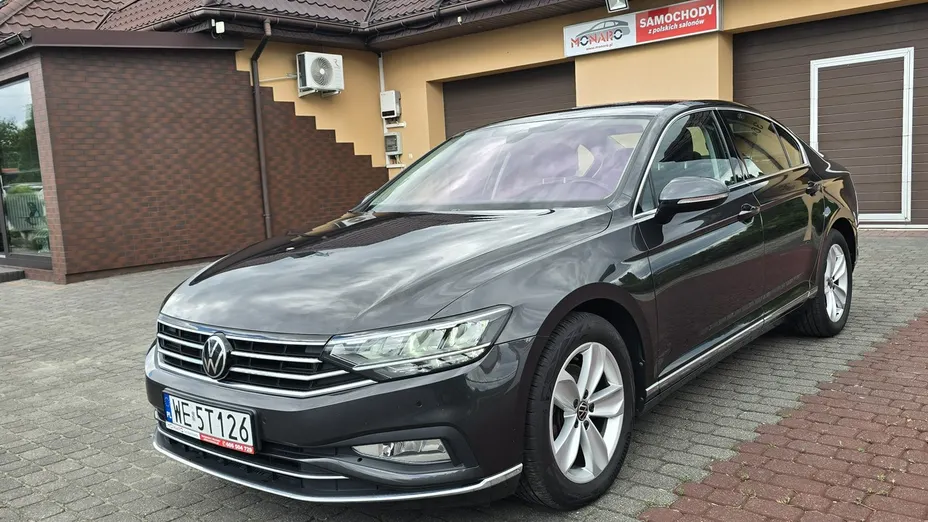 VOLKSWAGEN Passat -