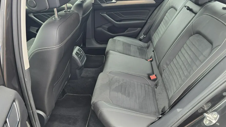 VOLKSWAGEN Passat -