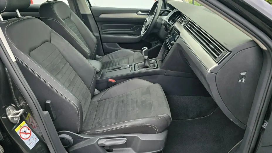 VOLKSWAGEN Passat -