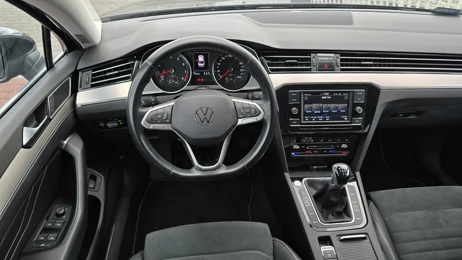 VOLKSWAGEN Passat -