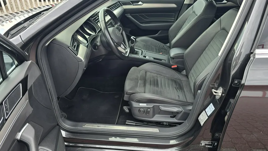 VOLKSWAGEN Passat -
