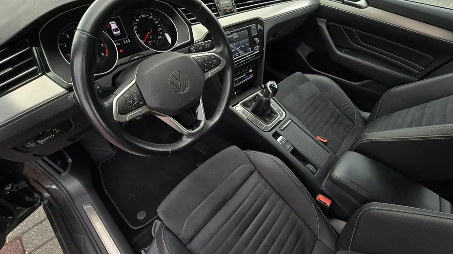 VOLKSWAGEN Passat -