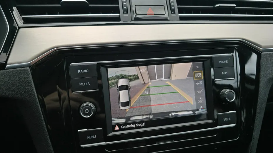 VOLKSWAGEN Passat -