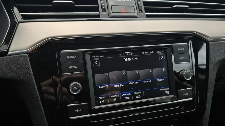 VOLKSWAGEN Passat -
