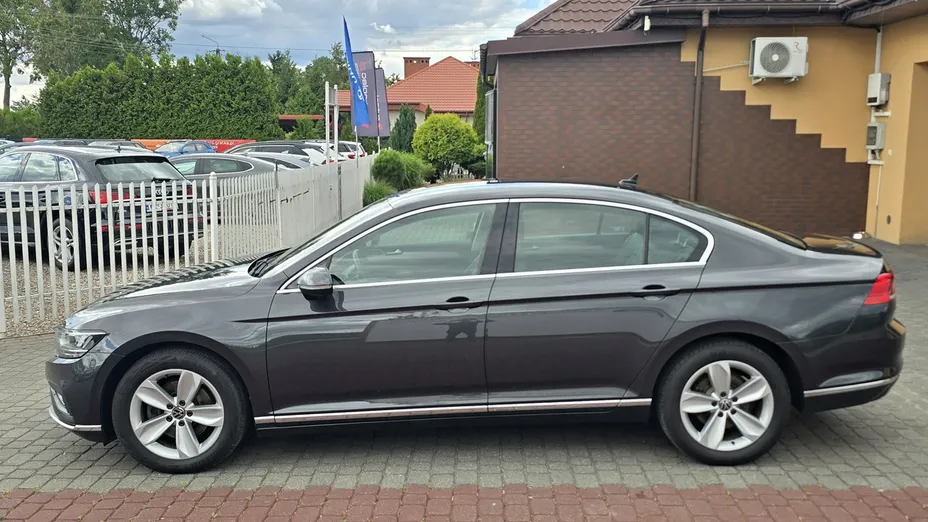 VOLKSWAGEN Passat -