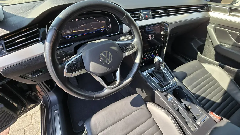 VOLKSWAGEN Passat -