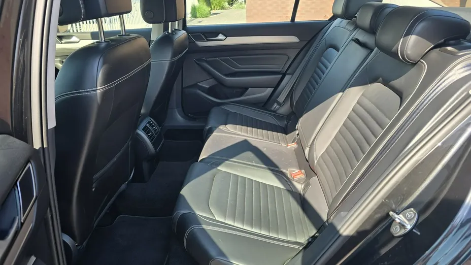 VOLKSWAGEN Passat -