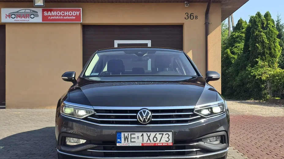 VOLKSWAGEN Passat -