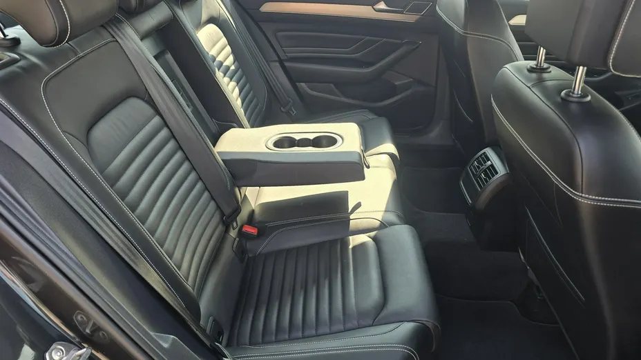 VOLKSWAGEN Passat -