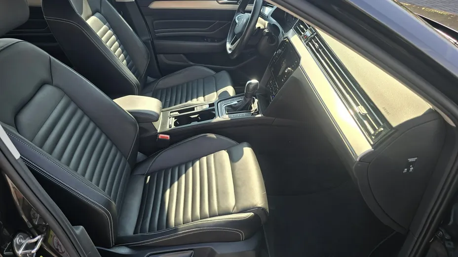 VOLKSWAGEN Passat -