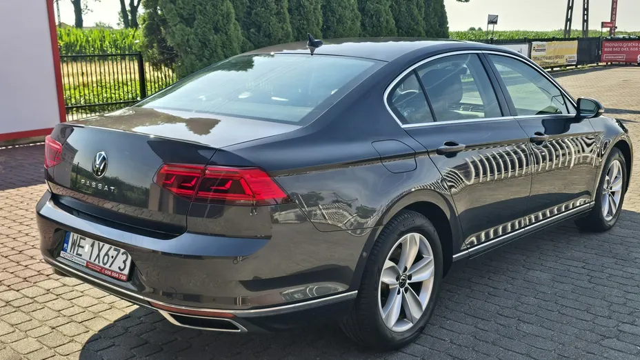 VOLKSWAGEN Passat -