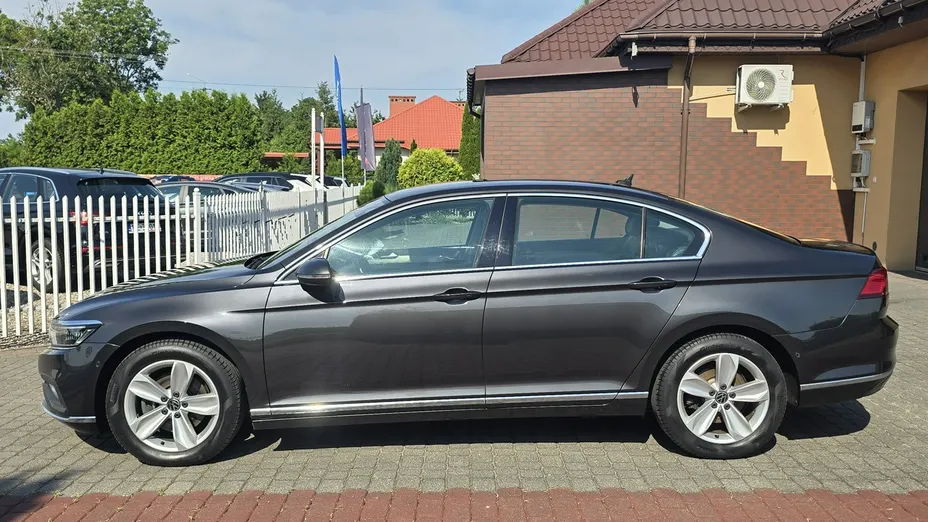 VOLKSWAGEN Passat -