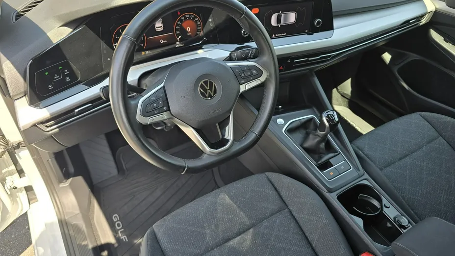 VOLKSWAGEN Golf -