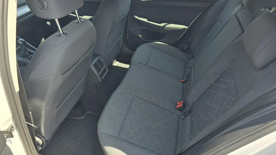 VOLKSWAGEN Golf -
