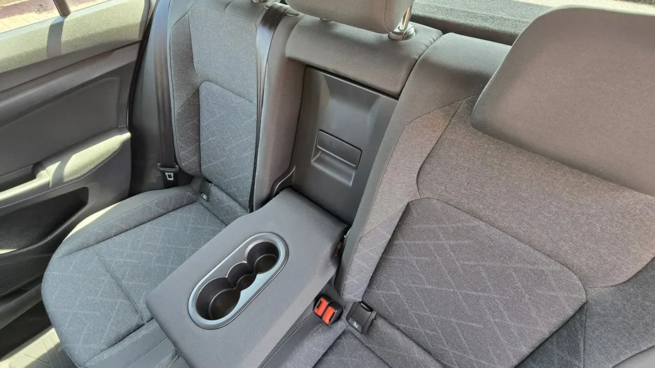 VOLKSWAGEN Golf -