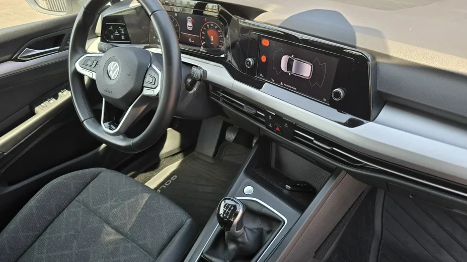 VOLKSWAGEN Golf -